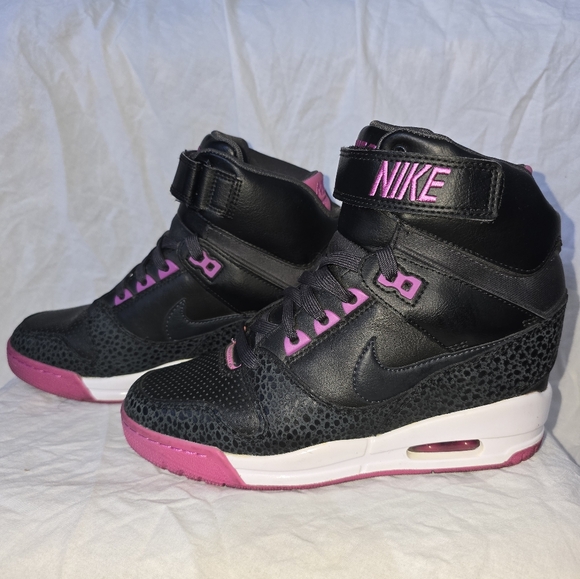 Nike Air Revolution - Picture 3 of 4